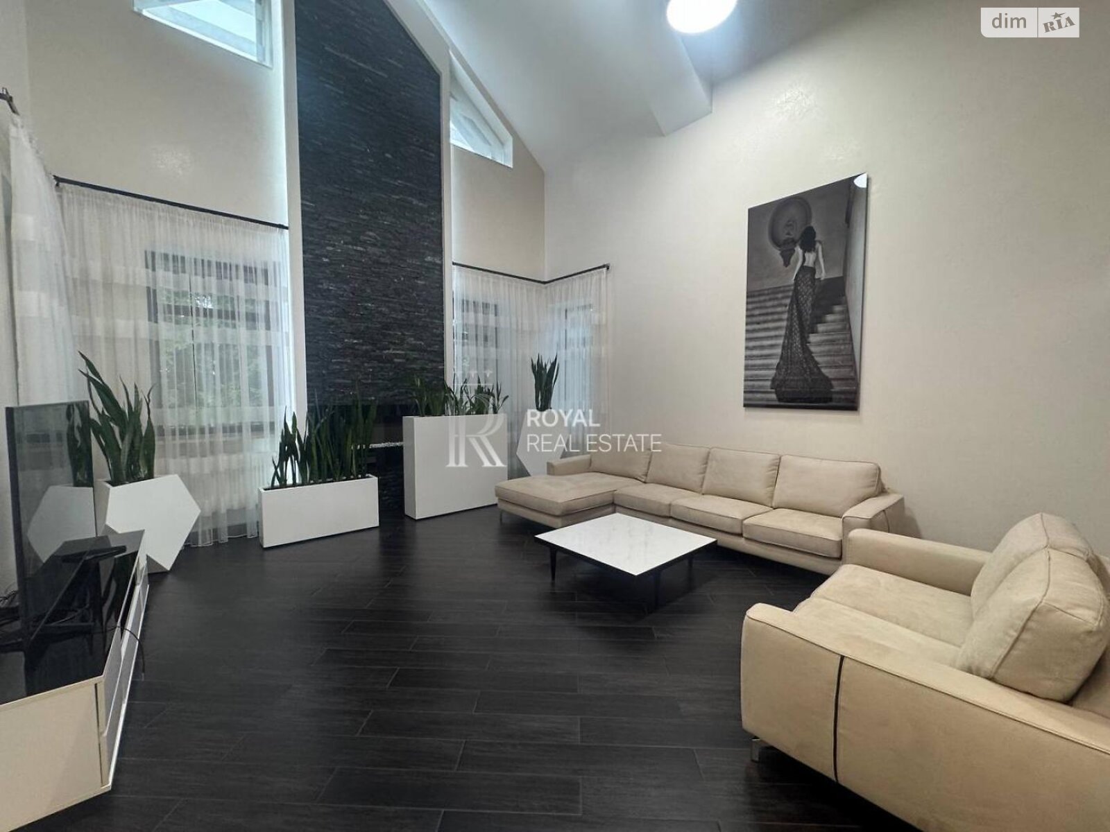 трехэтажный дом с верандой, 725 кв. м, кирпич. Сдается помесячно в Лесниках фото 1