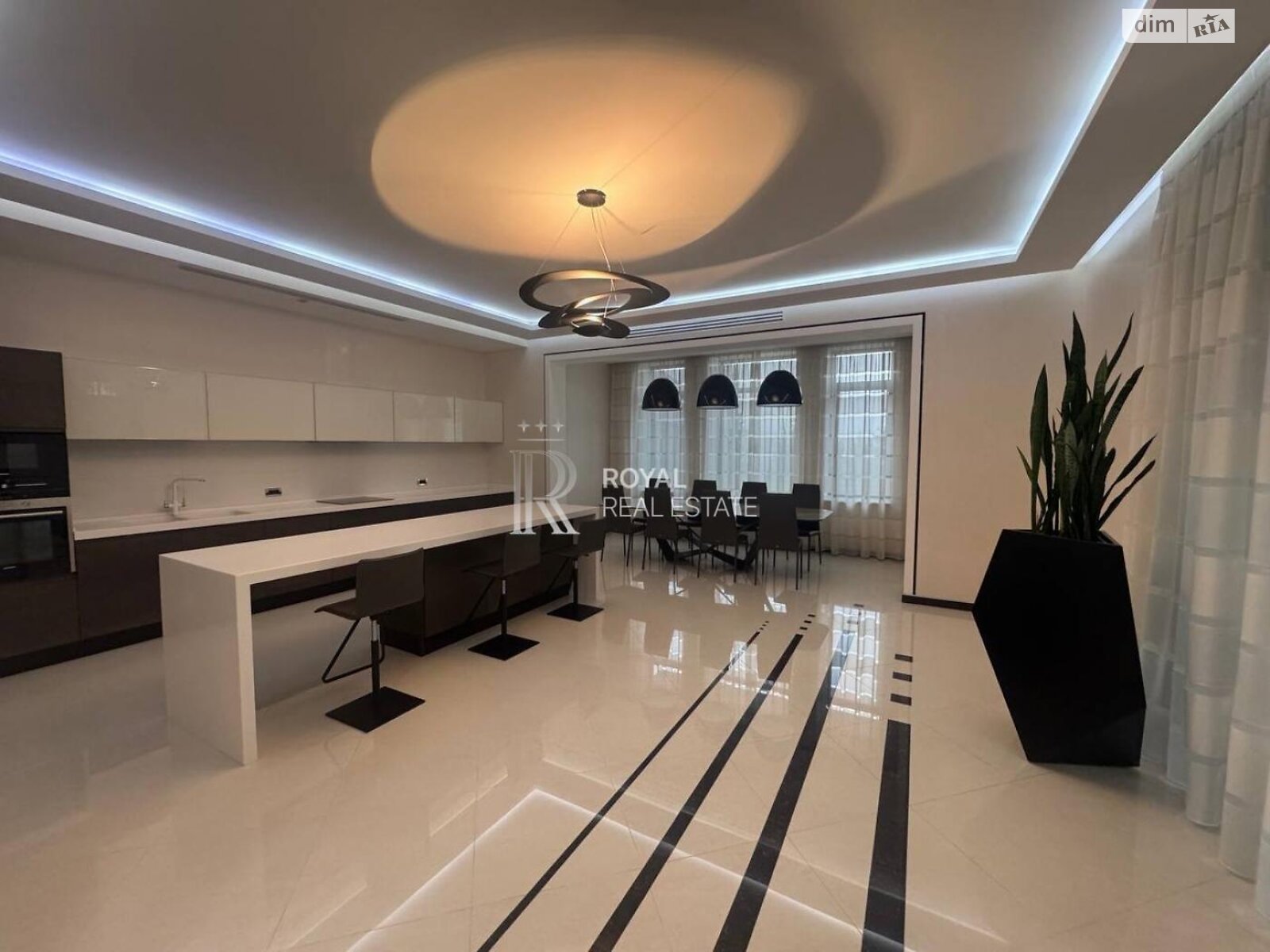 трехэтажный дом с верандой, 725 кв. м, кирпич. Сдается помесячно в Лесниках фото 1