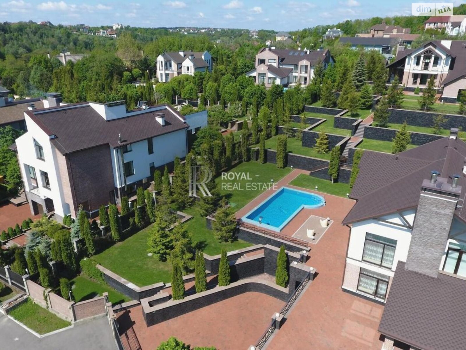 двухэтажный дом, 450 кв. м, кирпич. Сдается помесячно в Лесниках фото 1