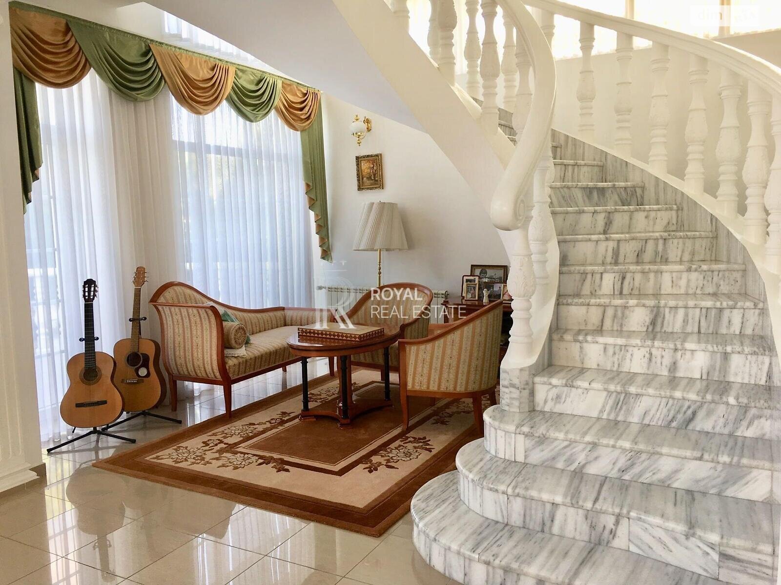 трехэтажный дом с верандой, 492.7 кв. м, кирпич. Сдается помесячно в Лесниках фото 1