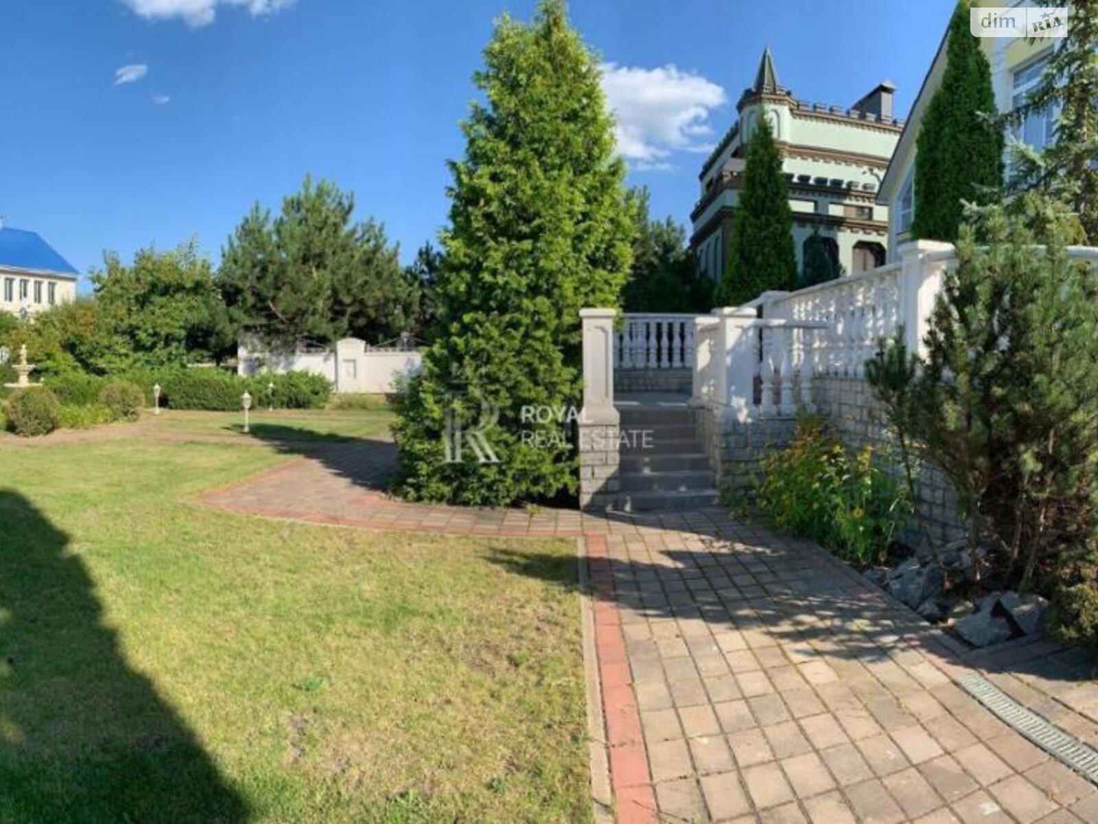 трехэтажный дом с верандой, 492.7 кв. м, кирпич. Сдается помесячно в Лесниках фото 1