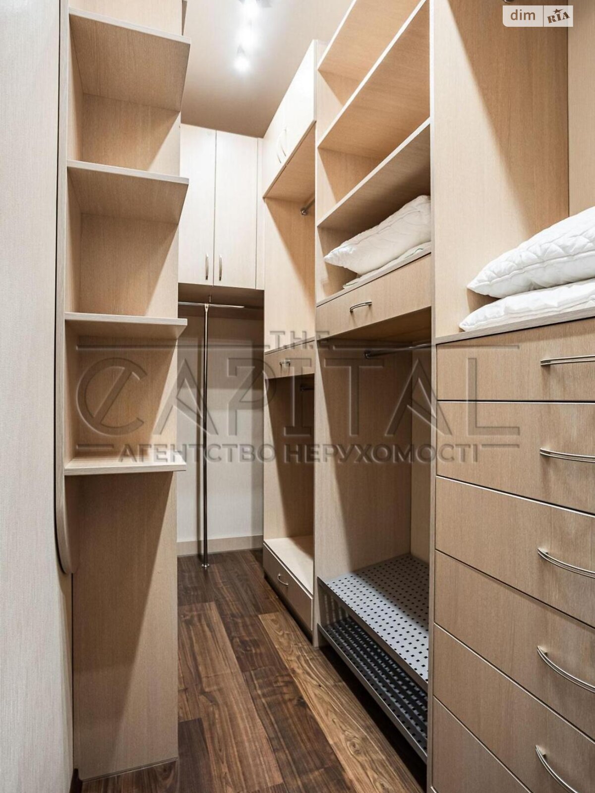 триповерховий будинок з гаражем, 500 кв. м, цегла. Здається помісячно в Лісниках фото 1 триповерховий будинок з гаражем, 500 кв. м, цегла. Здається помісячно в Лісниках фото 1