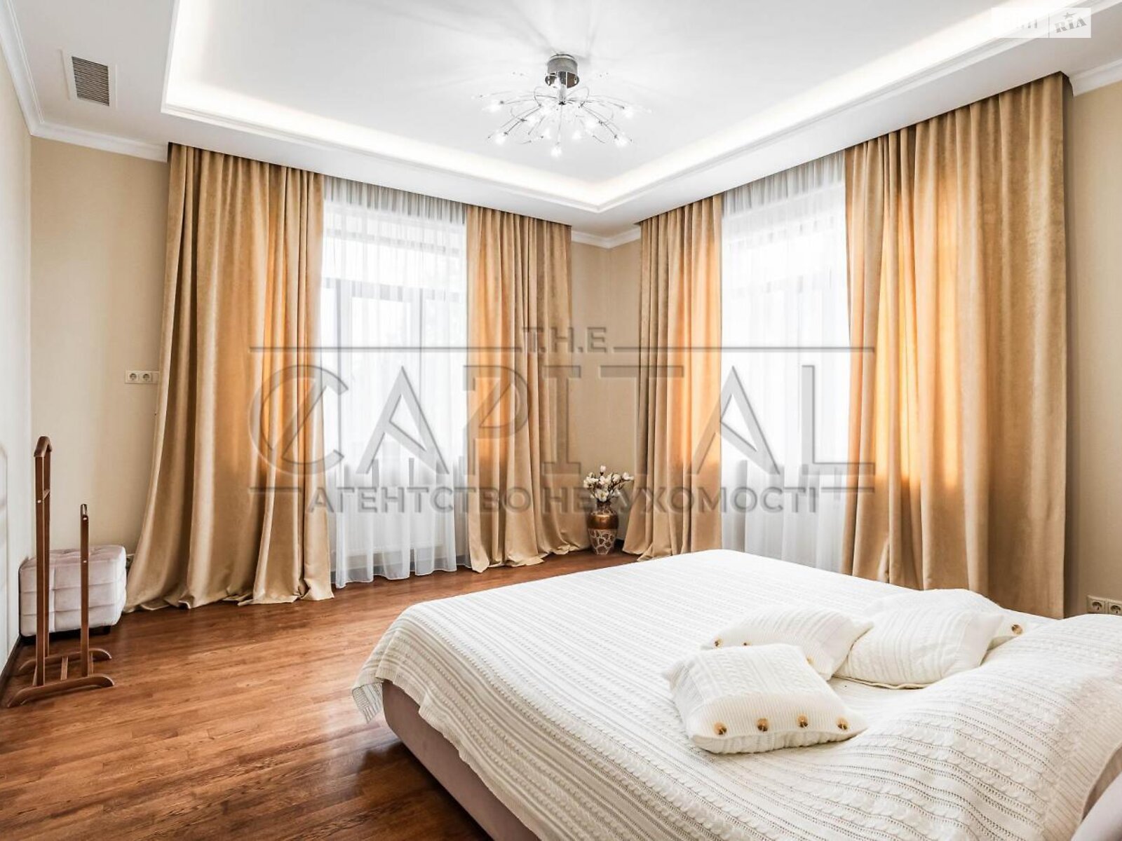 триповерховий будинок з гаражем, 500 кв. м, цегла. Здається помісячно в Лісниках фото 1 триповерховий будинок з гаражем, 500 кв. м, цегла. Здається помісячно в Лісниках фото 1