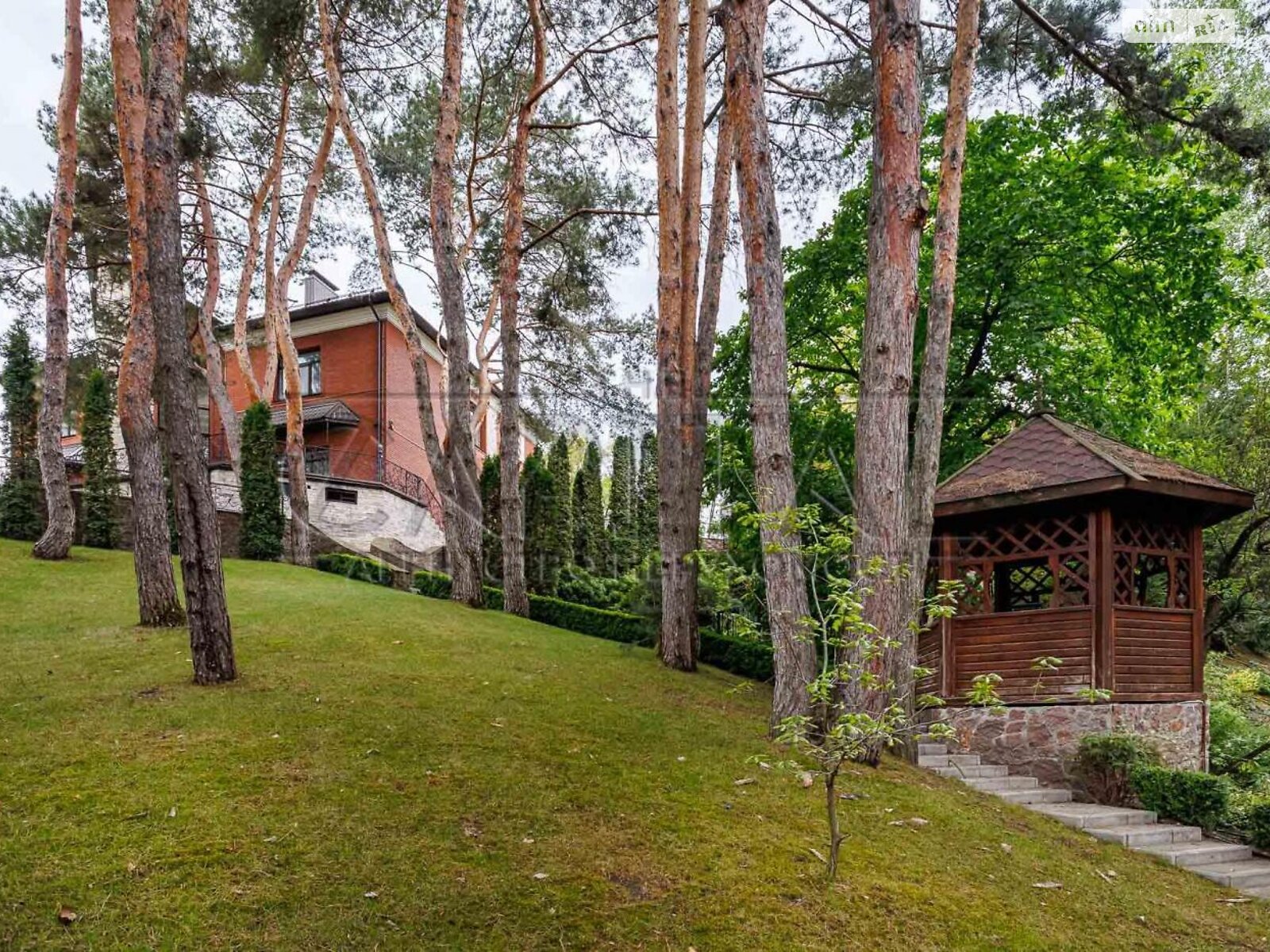 триповерховий будинок з гаражем, 500 кв. м, цегла. Здається помісячно в Лісниках фото 1 триповерховий будинок з гаражем, 500 кв. м, цегла. Здається помісячно в Лісниках фото 1