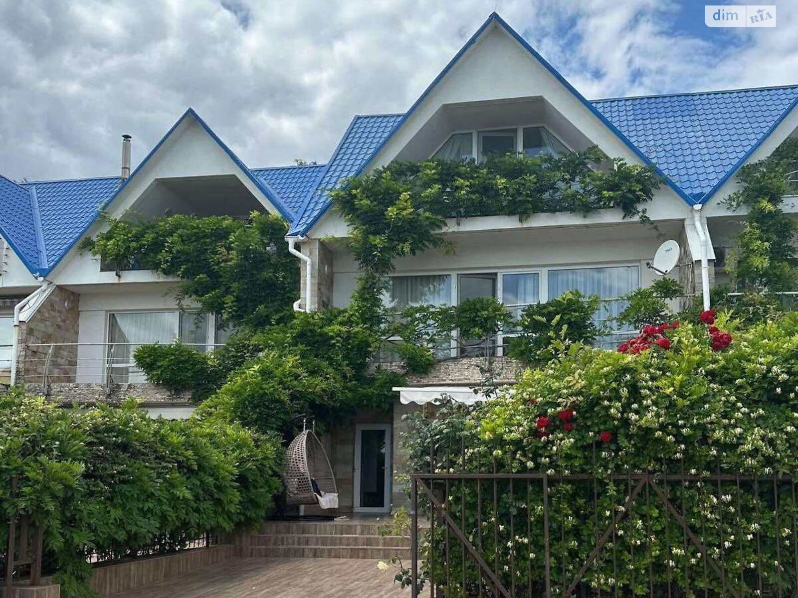 трехэтажный дом, 230 кв. м, кирпич. Сдается помесячно в Лиманке фото 1 трехэтажный дом, 230 кв. м, кирпич. Сдается помесячно в Лиманке фото 1