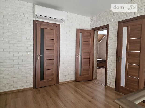 двухэтажный дом с камином, 220 кв. м, кирпич. Сдается помесячно в село Липины, Волынская обл. фото 1 двухэтажный дом с камином, 220 кв. м, кирпич. Сдается помесячно в село Липины, Волынская обл. фото 1