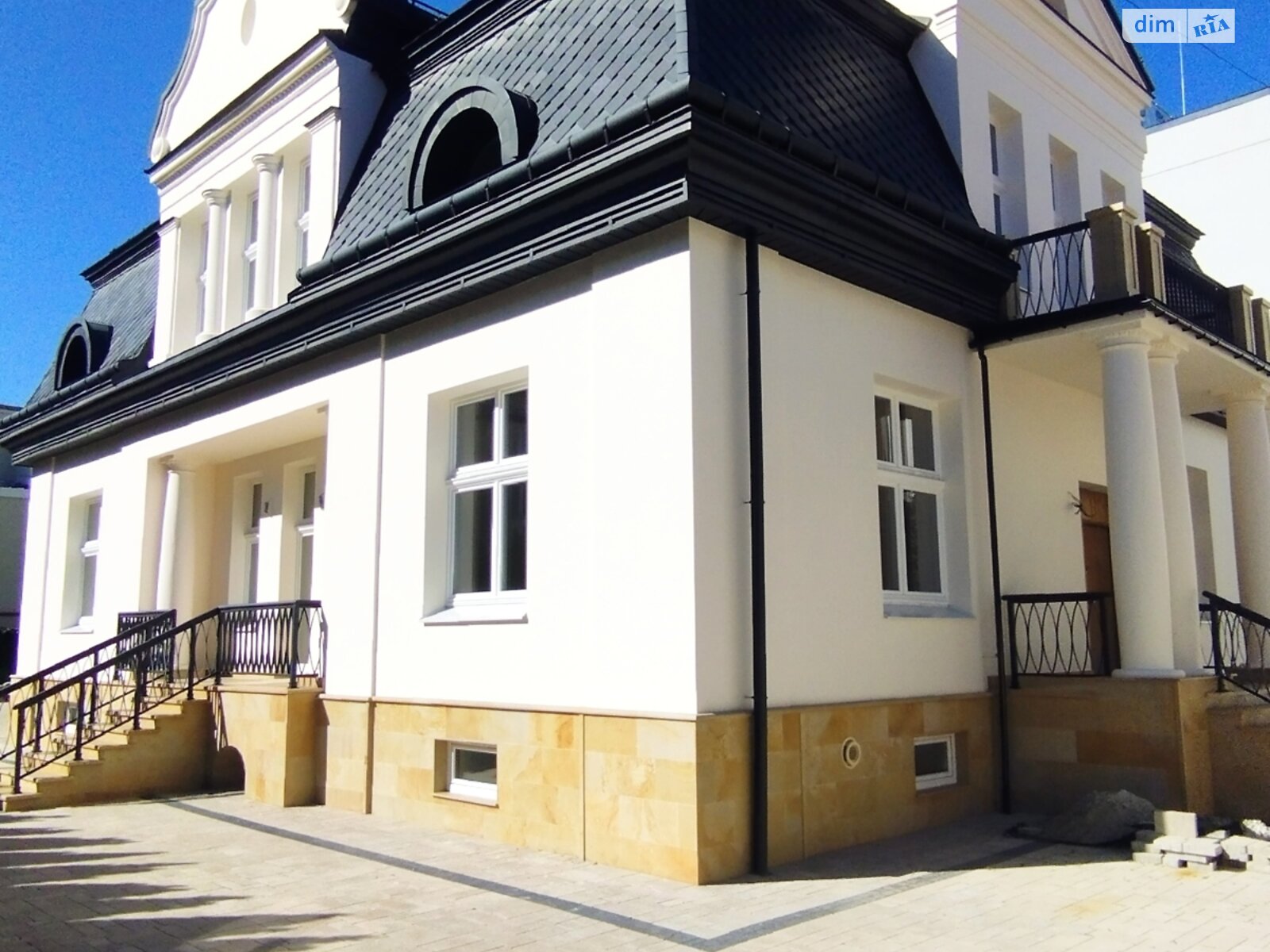 двухэтажный дом, 488 кв. м, кирпич. Сдается помесячно в Львове, в районе Франковский фото 1 двухэтажный дом, 488 кв. м, кирпич. Сдается помесячно в Львове, в районе Франковский фото 1