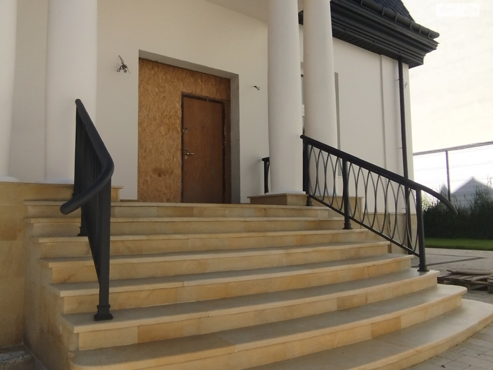 двухэтажный дом, 488 кв. м, кирпич. Сдается помесячно в Львове, в районе Франковский фото 1 двухэтажный дом, 488 кв. м, кирпич. Сдается помесячно в Львове, в районе Франковский фото 1