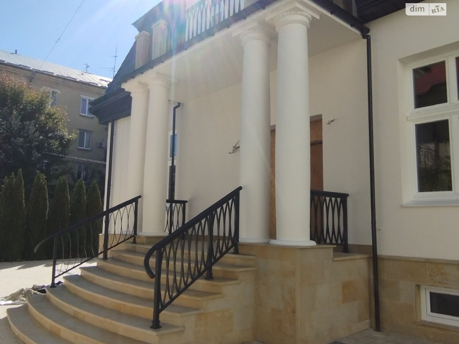 двухэтажный дом, 488 кв. м, кирпич. Сдается помесячно в Львове, в районе Франковский фото 1 двухэтажный дом, 488 кв. м, кирпич. Сдается помесячно в Львове, в районе Франковский фото 1