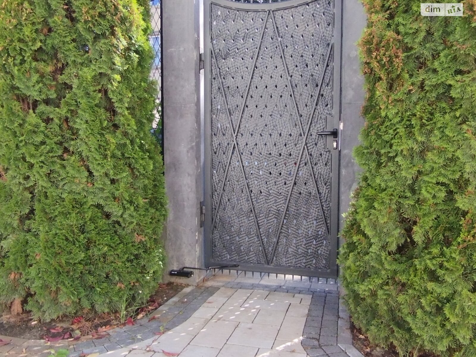 двухэтажный дом, 488 кв. м, кирпич. Сдается помесячно в Львове, в районе Франковский фото 1 двухэтажный дом, 488 кв. м, кирпич. Сдается помесячно в Львове, в районе Франковский фото 1