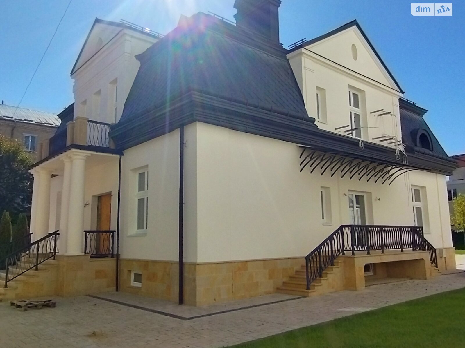 двухэтажный дом, 488 кв. м, кирпич. Сдается помесячно в Львове, в районе Франковский фото 1 двухэтажный дом, 488 кв. м, кирпич. Сдается помесячно в Львове, в районе Франковский фото 1