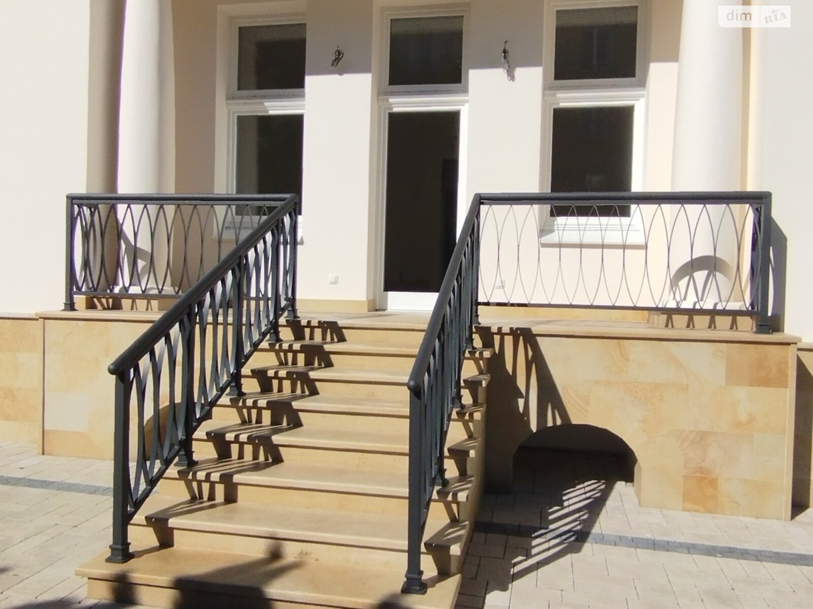 двухэтажный дом, 488 кв. м, кирпич. Сдается помесячно в Львове, в районе Франковский фото 1 двухэтажный дом, 488 кв. м, кирпич. Сдается помесячно в Львове, в районе Франковский фото 1