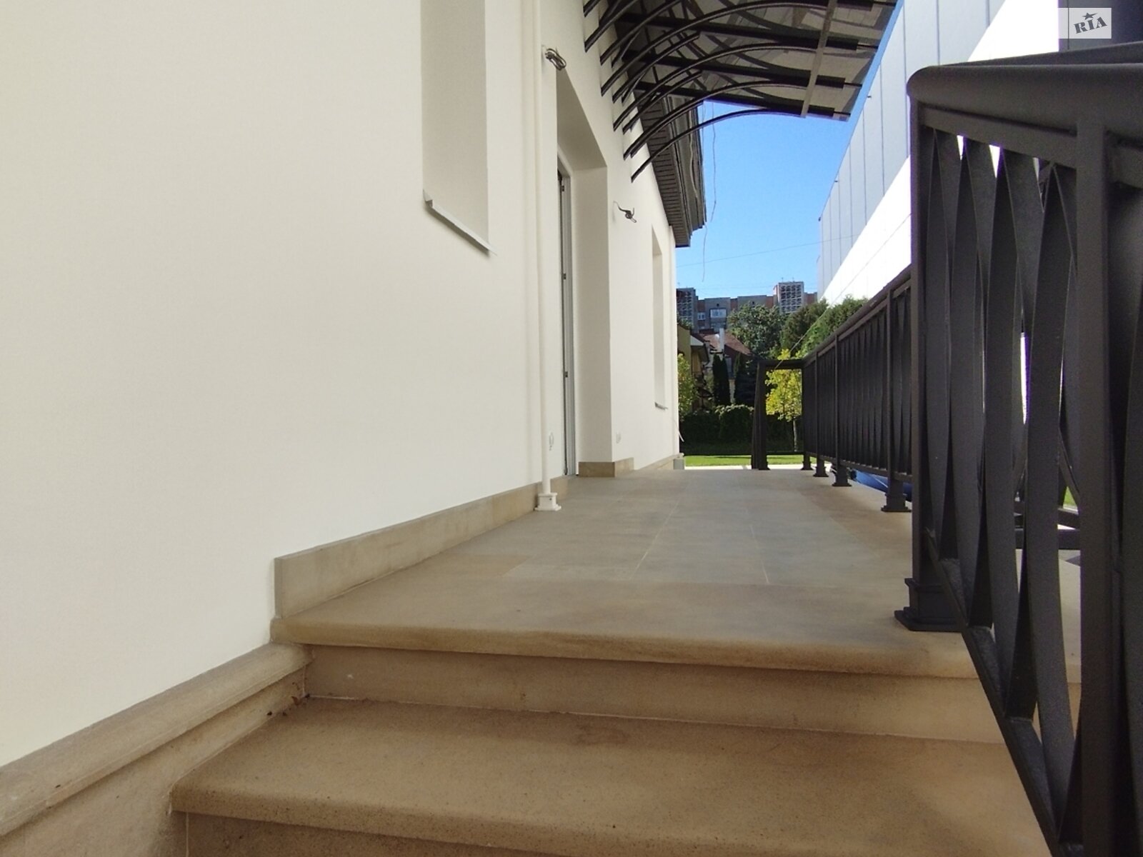 двухэтажный дом, 488 кв. м, кирпич. Сдается помесячно в Львове, в районе Франковский фото 1 двухэтажный дом, 488 кв. м, кирпич. Сдается помесячно в Львове, в районе Франковский фото 1