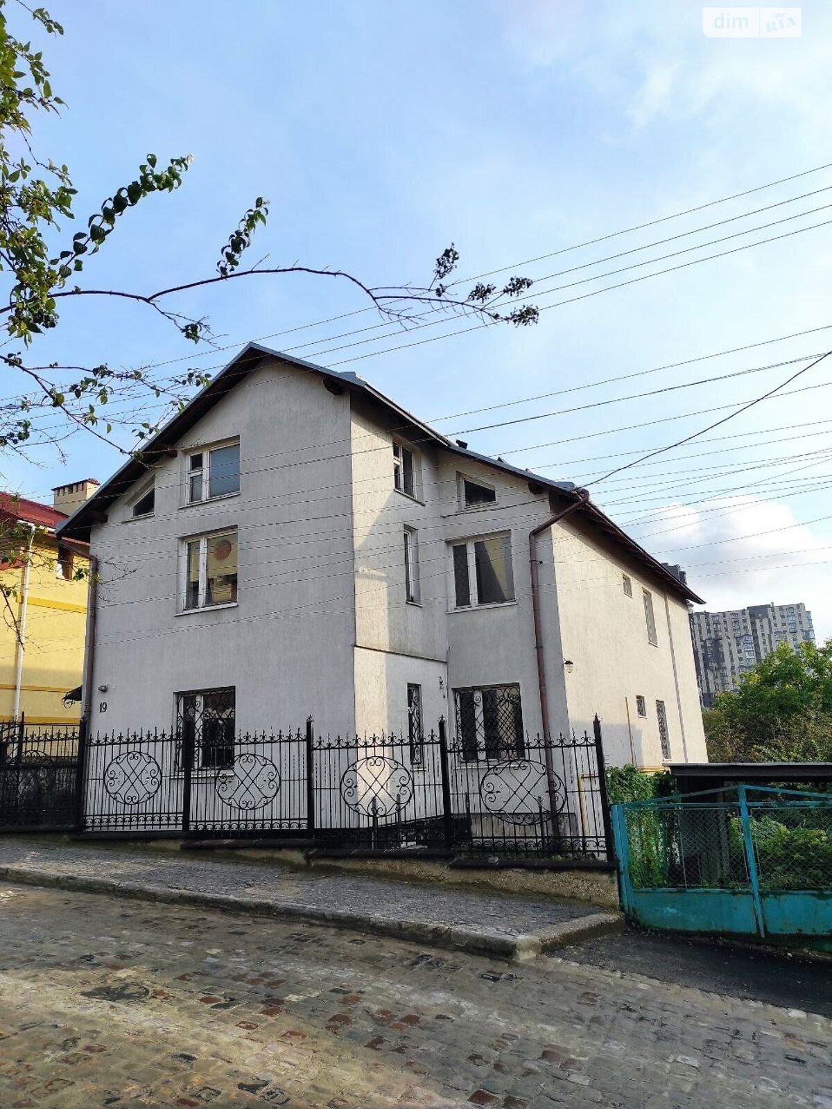 двоповерховий будинок з верандою, 292 кв. м, цегла. Здається помісячно в Львові, в районі Галицький фото 1 двопроверховий будинок з верандою, 292 кв. м, цегла. Здається помісячно в Львові, в районі Галицький фото 1
