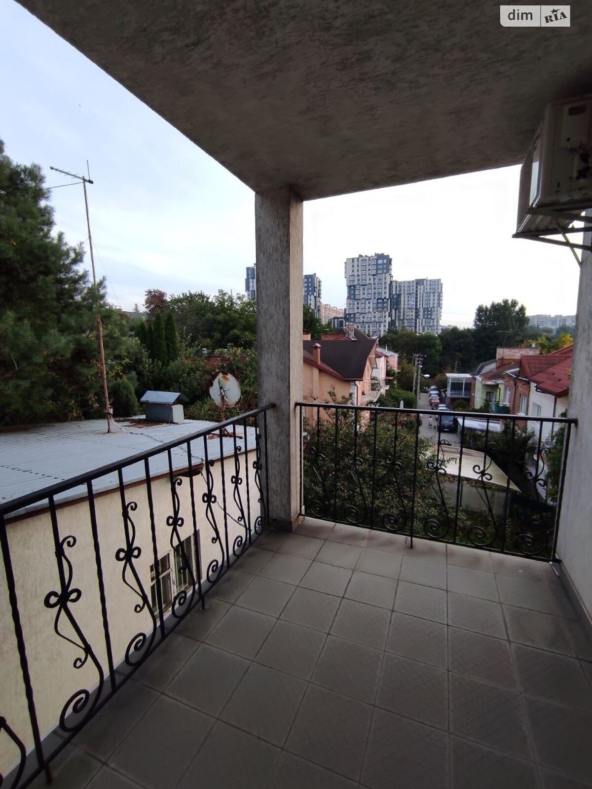 двоповерховий будинок з верандою, 292 кв. м, цегла. Здається помісячно в Львові, в районі Галицький фото 1 двопроверховий будинок з верандою, 292 кв. м, цегла. Здається помісячно в Львові, в районі Галицький фото 1