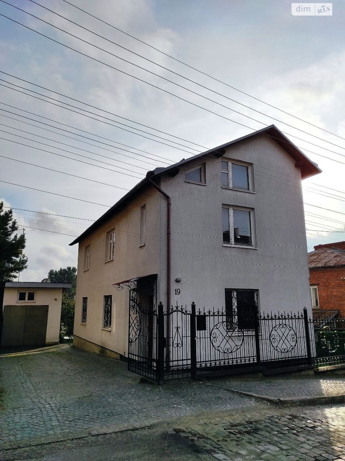 двоповерховий будинок з верандою, 292 кв. м, цегла. Здається помісячно в Львові, в районі Галицький фото 1 двопроверховий будинок з верандою, 292 кв. м, цегла. Здається помісячно в Львові, в районі Галицький фото 1