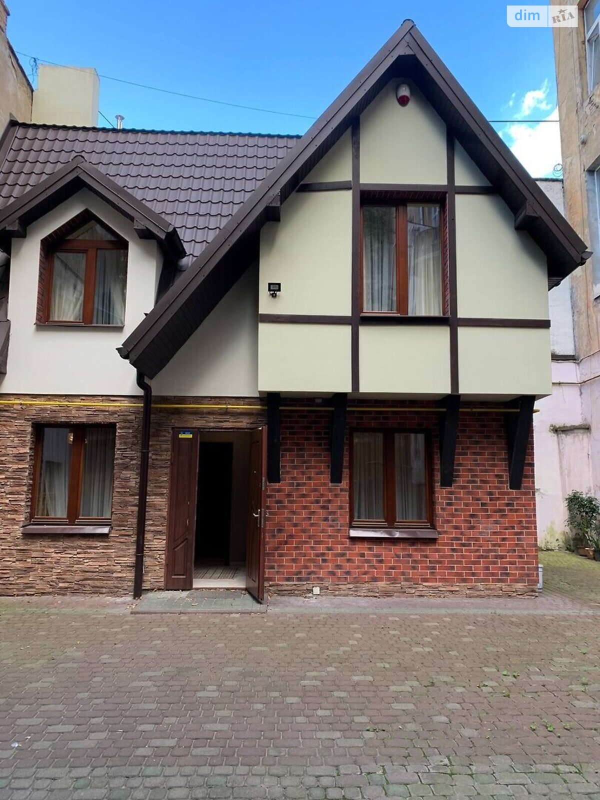 трипроверховий будинок, 98.8 кв. м, цегла. Здається помісячно в Львові, в районі Галицький фото 1