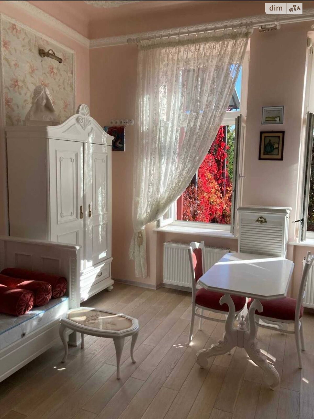 трехэтажный дом, 255 кв. м, кирпич. Сдается помесячно в Львове, в районе Лычаковский фото 1 трехэтажный дом, 255 кв. м, кирпич. Сдается помесячно в Львове, в районе Лычаковский фото 1