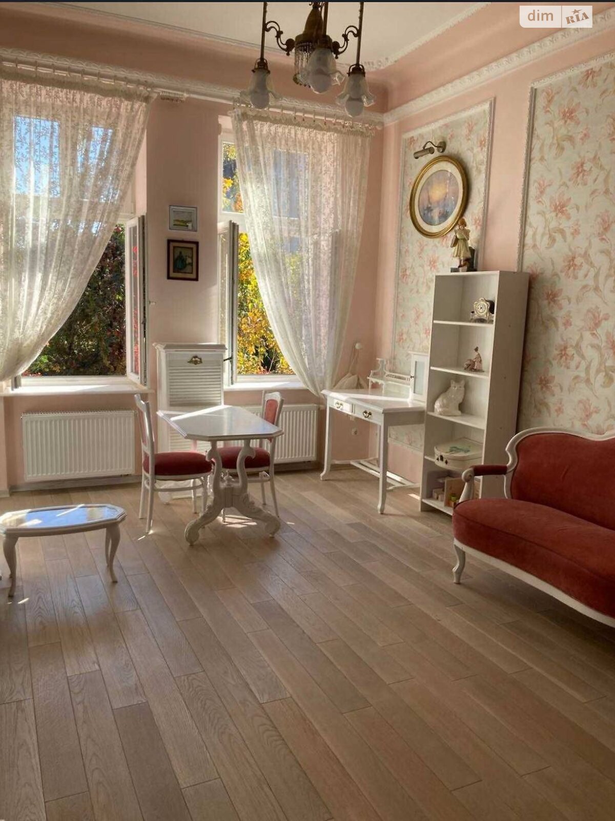 трехэтажный дом, 255 кв. м, кирпич. Сдается помесячно в Львове, в районе Лычаковский фото 1 трехэтажный дом, 255 кв. м, кирпич. Сдается помесячно в Львове, в районе Лычаковский фото 1