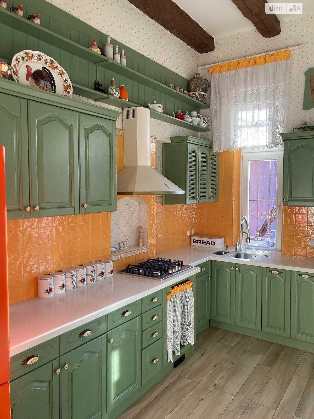 трехэтажный дом, 255 кв. м, кирпич. Сдается помесячно в Львове, в районе Лычаковский фото 1 трехэтажный дом, 255 кв. м, кирпич. Сдается помесячно в Львове, в районе Лычаковский фото 1