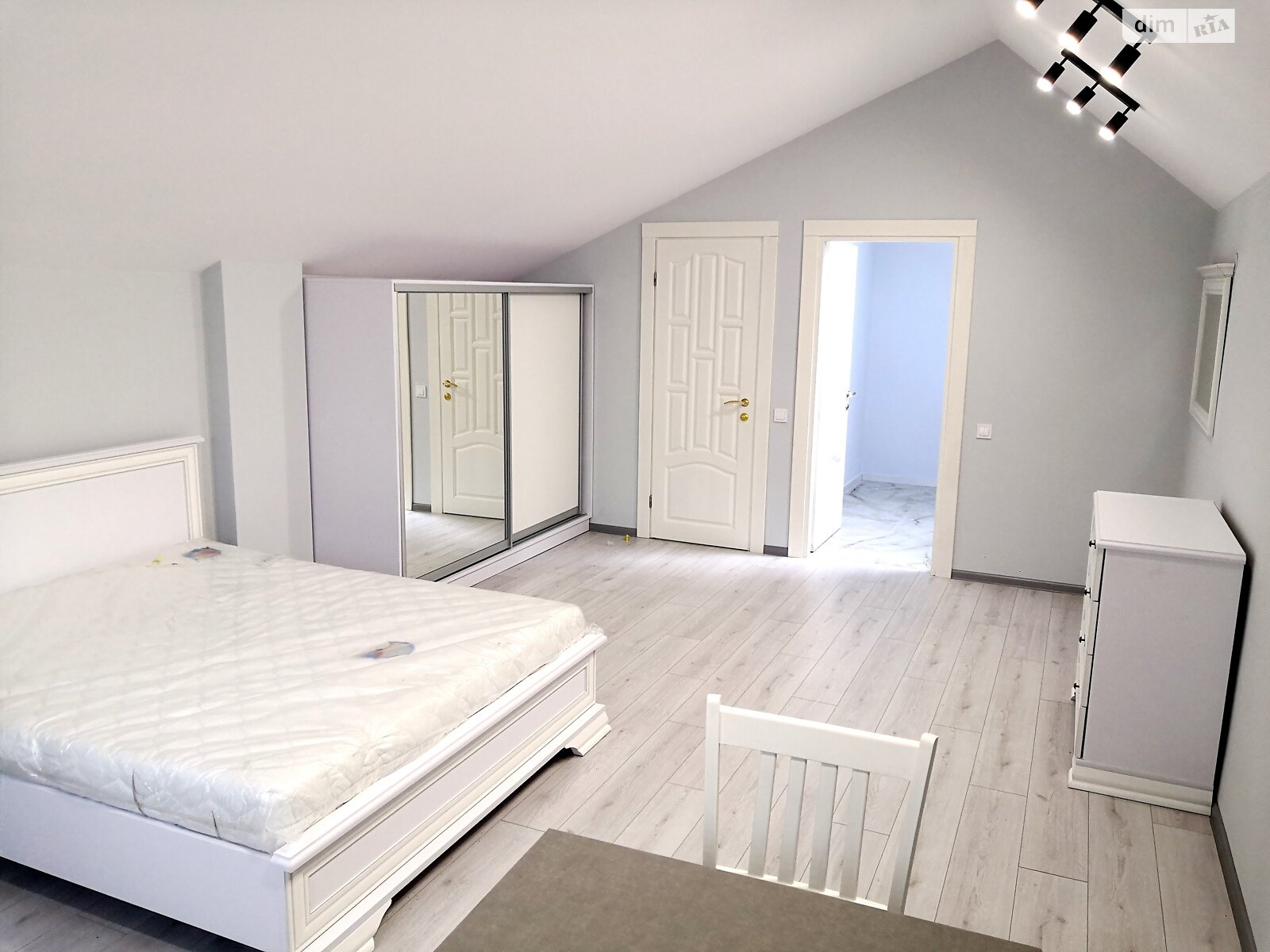 двухэтажный дом, 102 кв. м, кирпич. Сдается помесячно в Львове, в районе Привокзальная фото 1