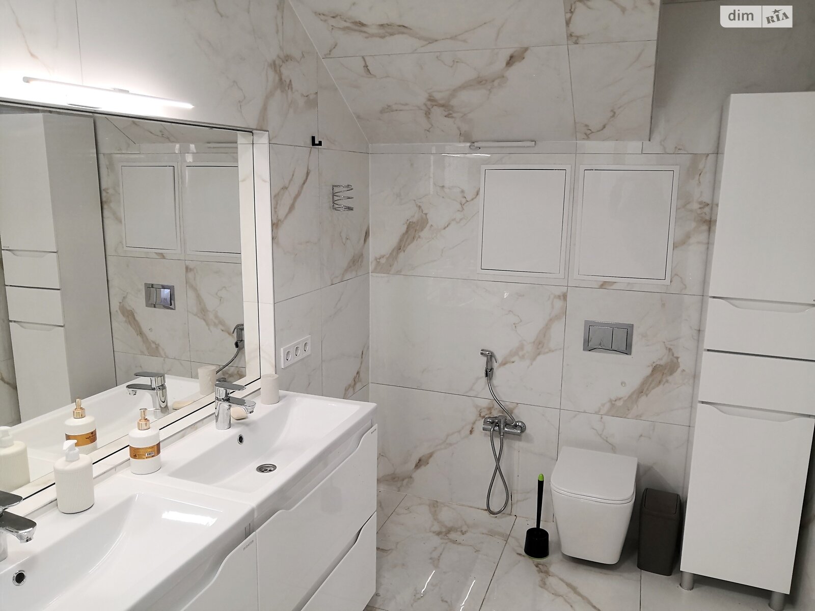 двухэтажный дом, 102 кв. м, кирпич. Сдается помесячно в Львове, в районе Привокзальная фото 1