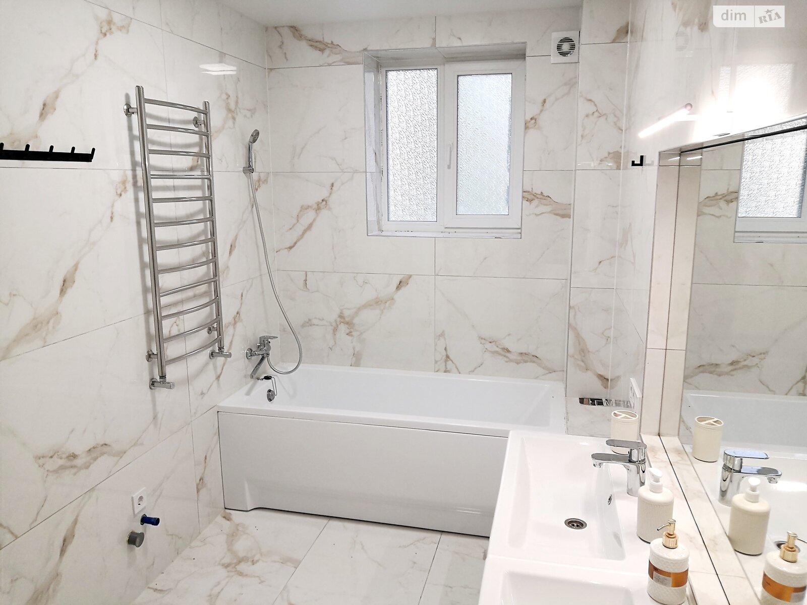 двухэтажный дом, 102 кв. м, кирпич. Сдается помесячно в Львове, в районе Привокзальная фото 1