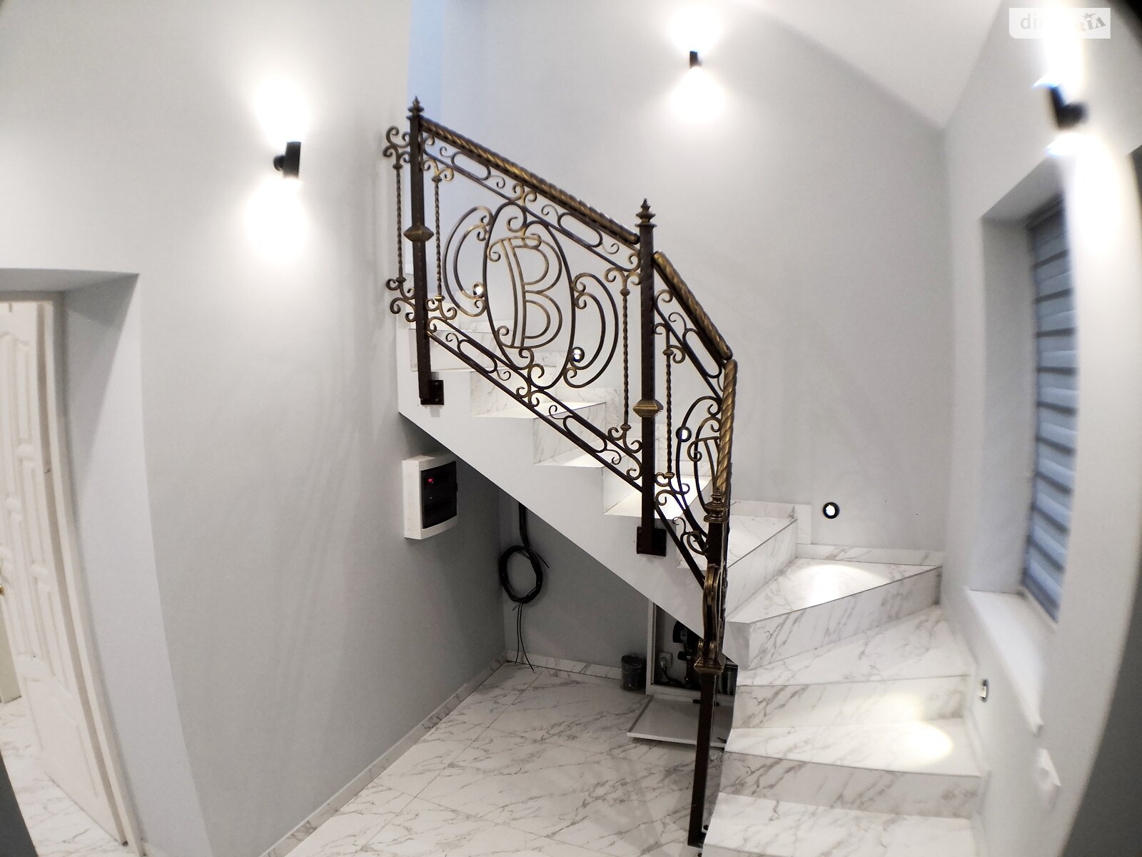 двухэтажный дом, 102 кв. м, кирпич. Сдается помесячно в Львове, в районе Привокзальная фото 1