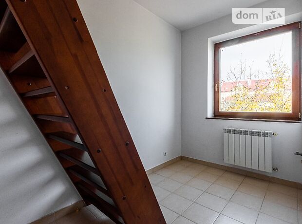 трехэтажный дом с ремонтом, 280 кв. м, кирпич. Сдается помесячно в Львове, в районе Шевченковский фото 1 трехэтажный дом с ремонтом, 280 кв. м, кирпич. Сдается помесячно в Львове, в районе Шевченковский фото 1