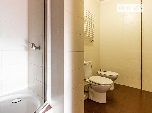трехэтажный дом с ремонтом, 280 кв. м, кирпич. Сдается помесячно в Львове, в районе Шевченковский фото 1 трехэтажный дом с ремонтом, 280 кв. м, кирпич. Сдается помесячно в Львове, в районе Шевченковский фото 1