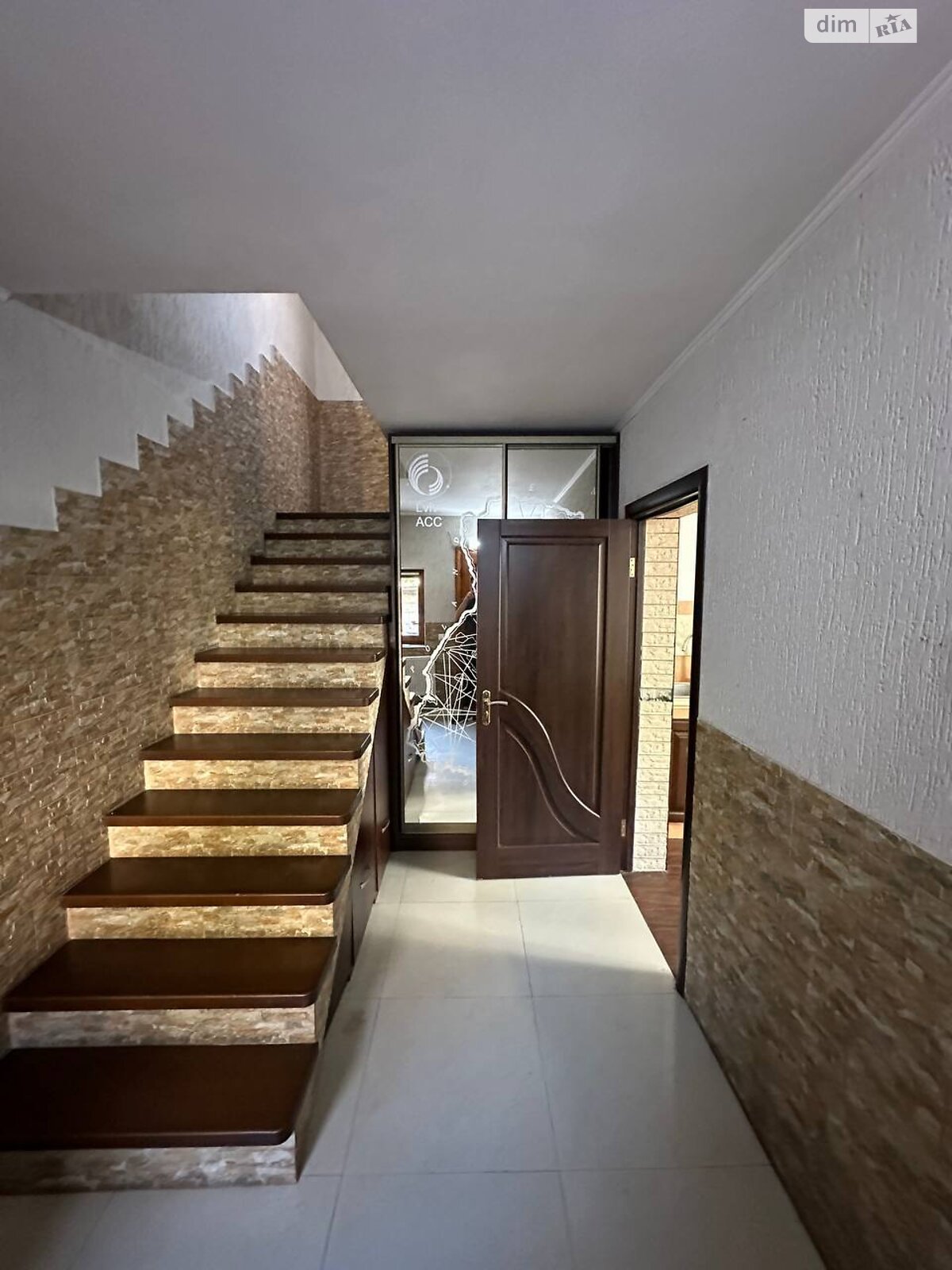 двухэтажный дом беседка, 130 кв. м, кирпич. Сдается помесячно в Львове, в районе Скниловок фото 1 двухэтажный дом беседка, 130 кв. м, кирпич. Сдается помесячно в Львове, в районе Скниловок фото 1