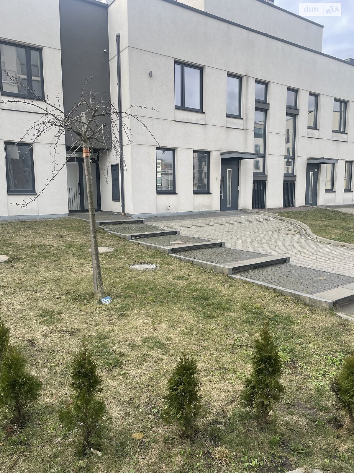 трехэтажный дом, 148 кв. м, кирпич. Сдается помесячно в Львове, в районе Сыхов фото 1 трехэтажный дом, 148 кв. м, кирпич. Сдается помесячно в Львове, в районе Сыхов фото 1