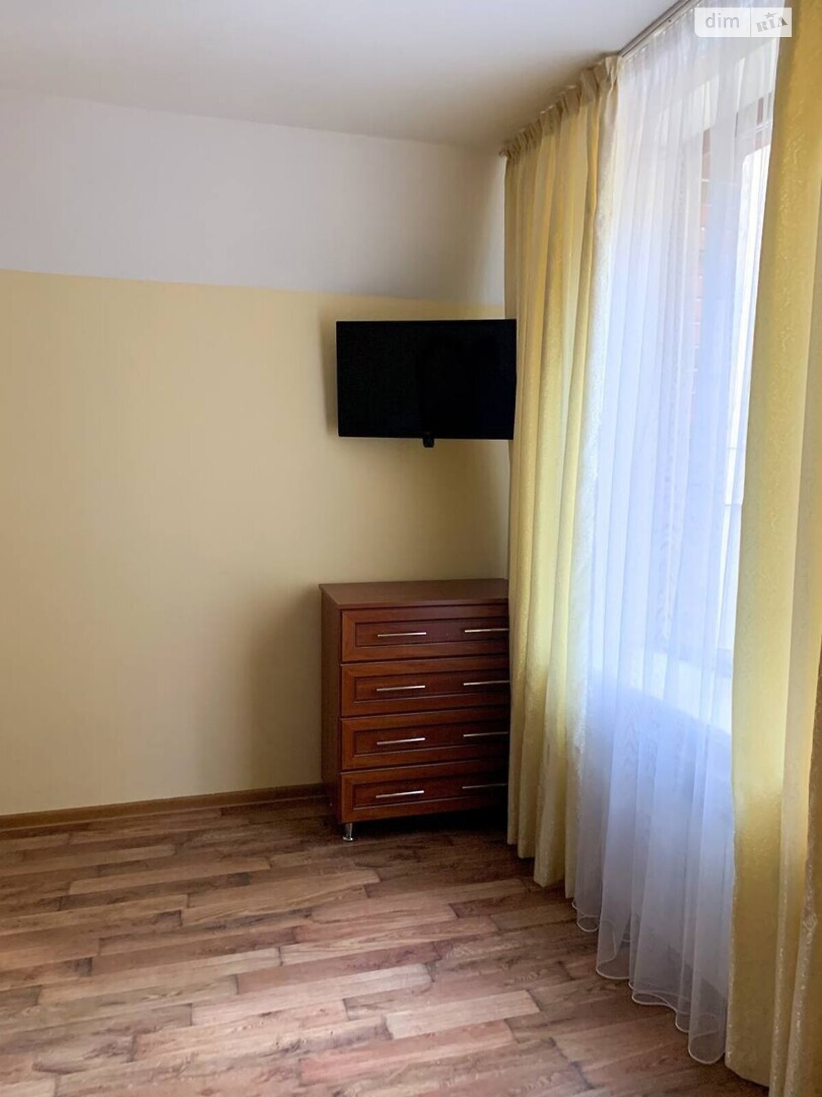 трехэтажный дом, 98.8 кв. м, кирпич. Сдается помесячно в Львове, в районе Центр фото 1 трехэтажный дом, 98.8 кв. м, кирпич. Сдается помесячно в Львове, в районе Центр фото 1