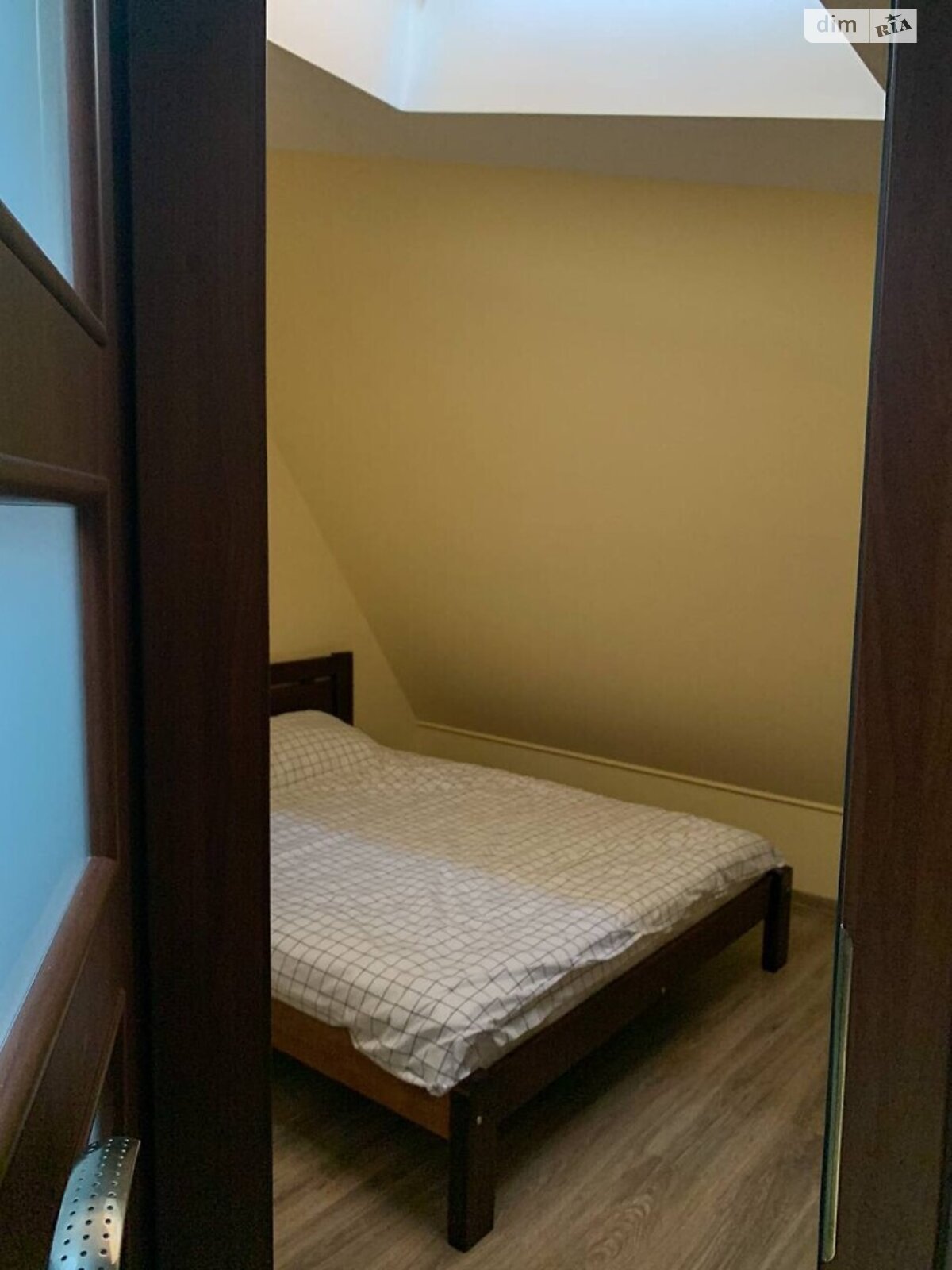трехэтажный дом, 98.8 кв. м, кирпич. Сдается помесячно в Львове, в районе Центр фото 1 трехэтажный дом, 98.8 кв. м, кирпич. Сдается помесячно в Львове, в районе Центр фото 1