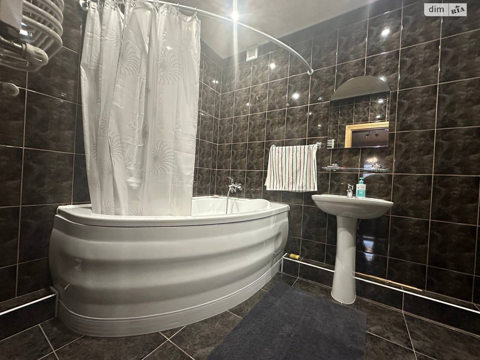 двухэтажный дом с ремонтом, 160 кв. м, кирпич. Сдается помесячно в Львове, в районе Вулька фото 1