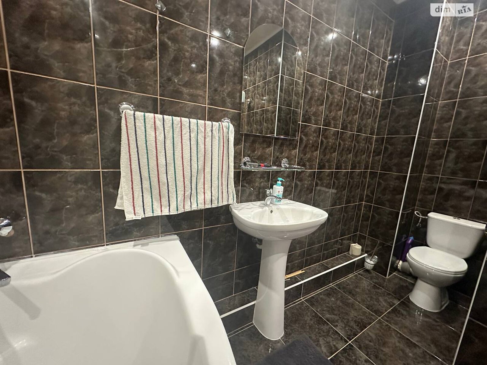 двухэтажный дом с ремонтом, 160 кв. м, кирпич. Сдается помесячно в Львове, в районе Вулька фото 1