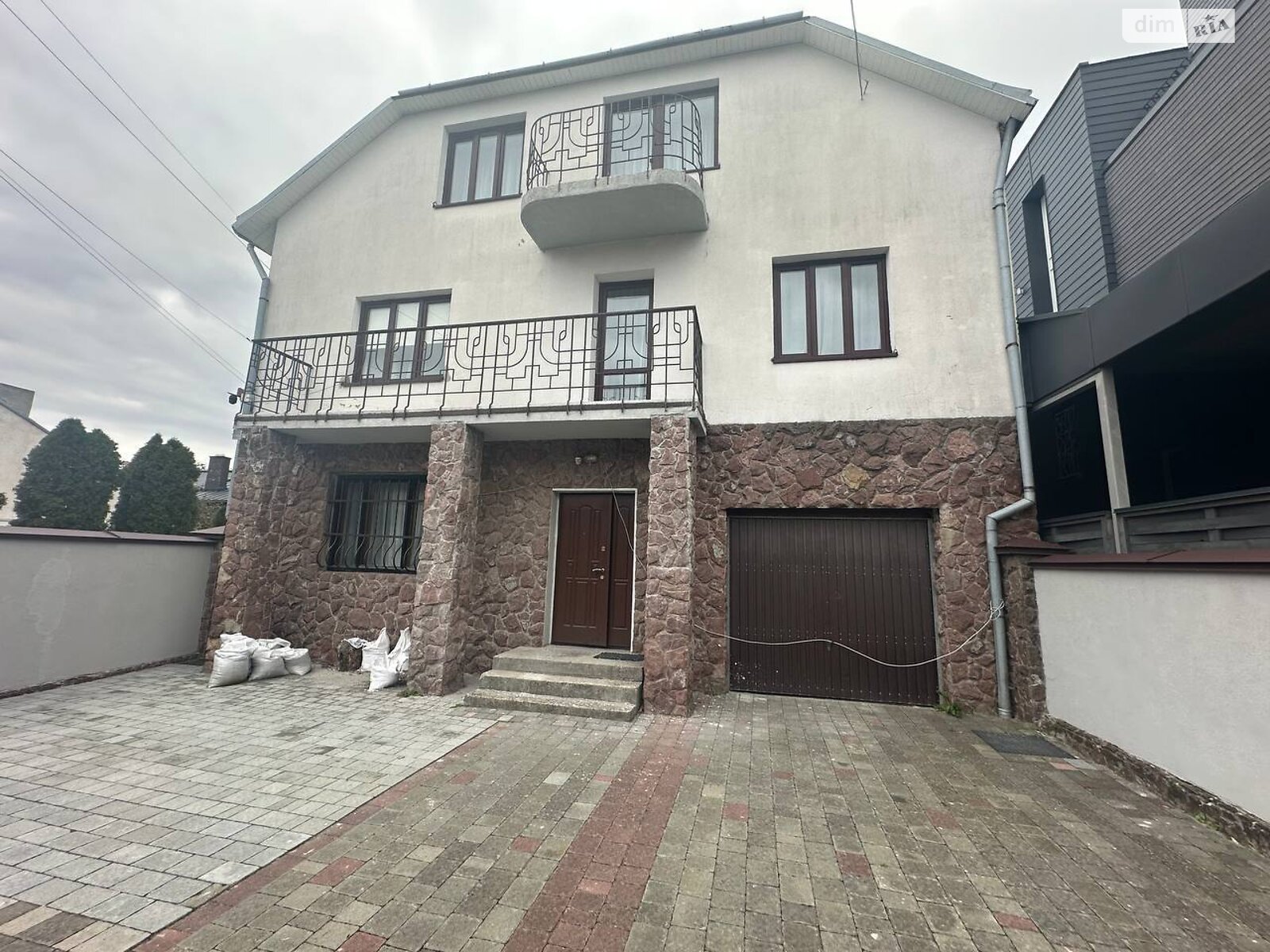 двухэтажный дом с ремонтом, 160 кв. м, кирпич. Сдается помесячно в Львове, в районе Вулька фото 1