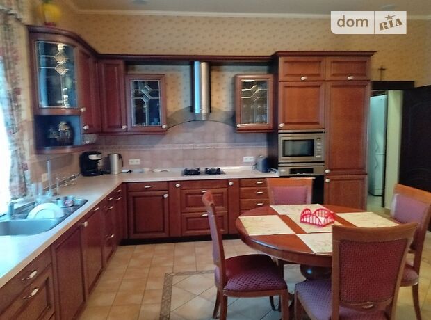 двухэтажный дом с балконом, 350 кв. м, кирпич. Сдается помесячно в Львове фото 1 двухэтажный дом с балконом, 350 кв. м, кирпич. Сдается помесячно в Львове фото 1