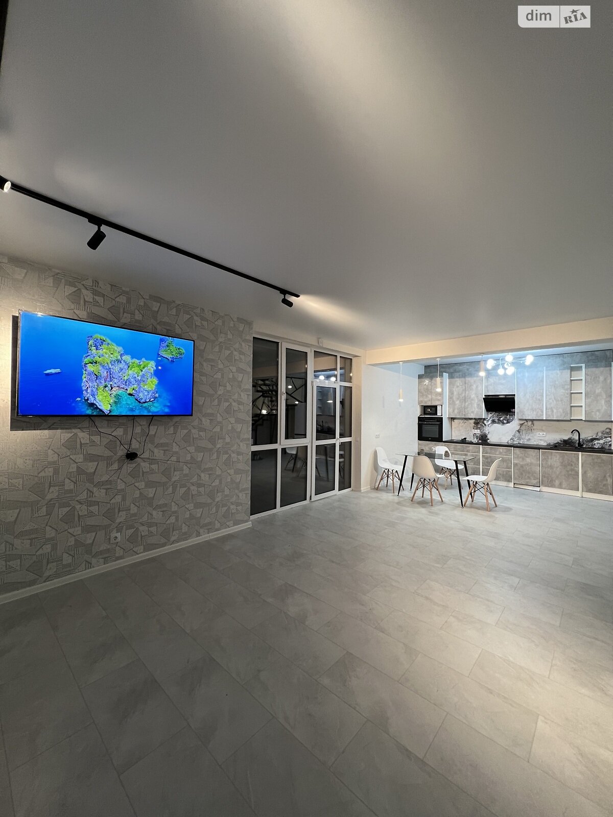 двухэтажный дом с гаражом, 220 кв. м, газобетон. Сдается помесячно в Лысогоре фото 1