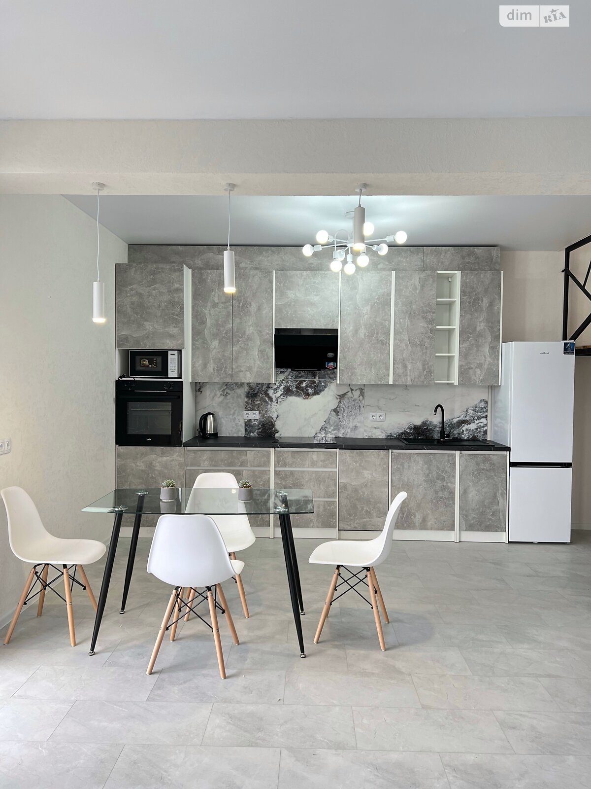 двухэтажный дом с гаражом, 220 кв. м, газобетон. Сдается помесячно в Лысогоре фото 1