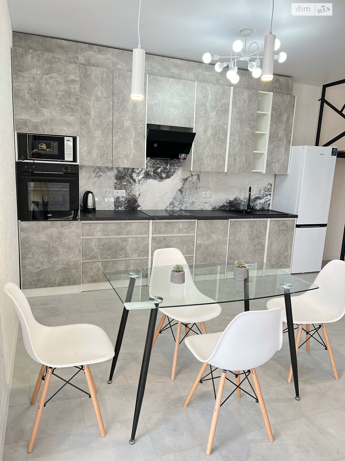 двухэтажный дом с гаражом, 220 кв. м, газобетон. Сдается помесячно в Лысогоре фото 1