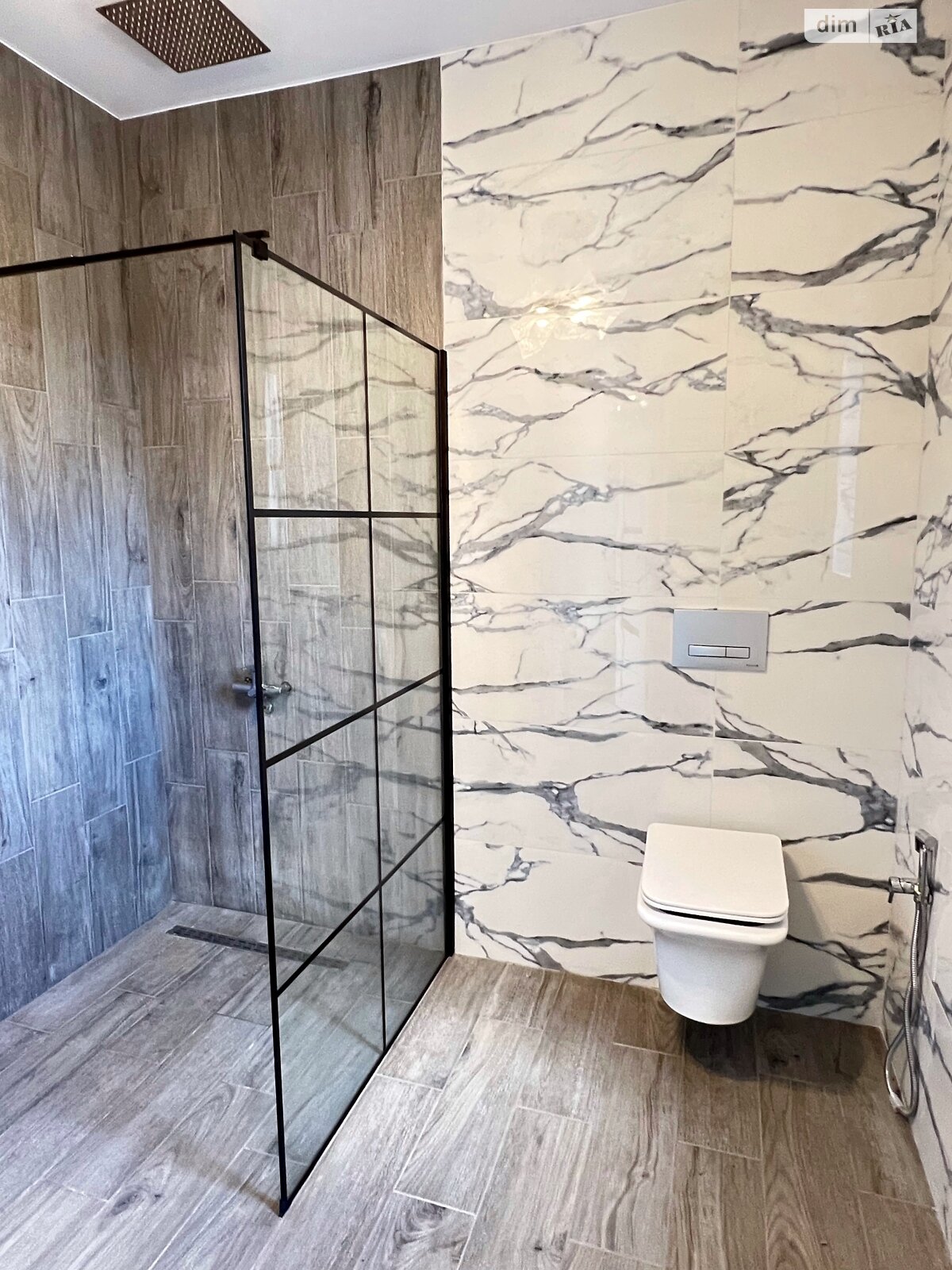 двухэтажный дом с гаражом, 220 кв. м, газобетон. Сдается помесячно в Лысогоре фото 1