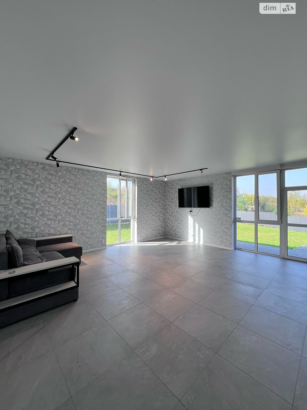 двухэтажный дом с гаражом, 220 кв. м, газобетон. Сдается помесячно в Лысогоре фото 1