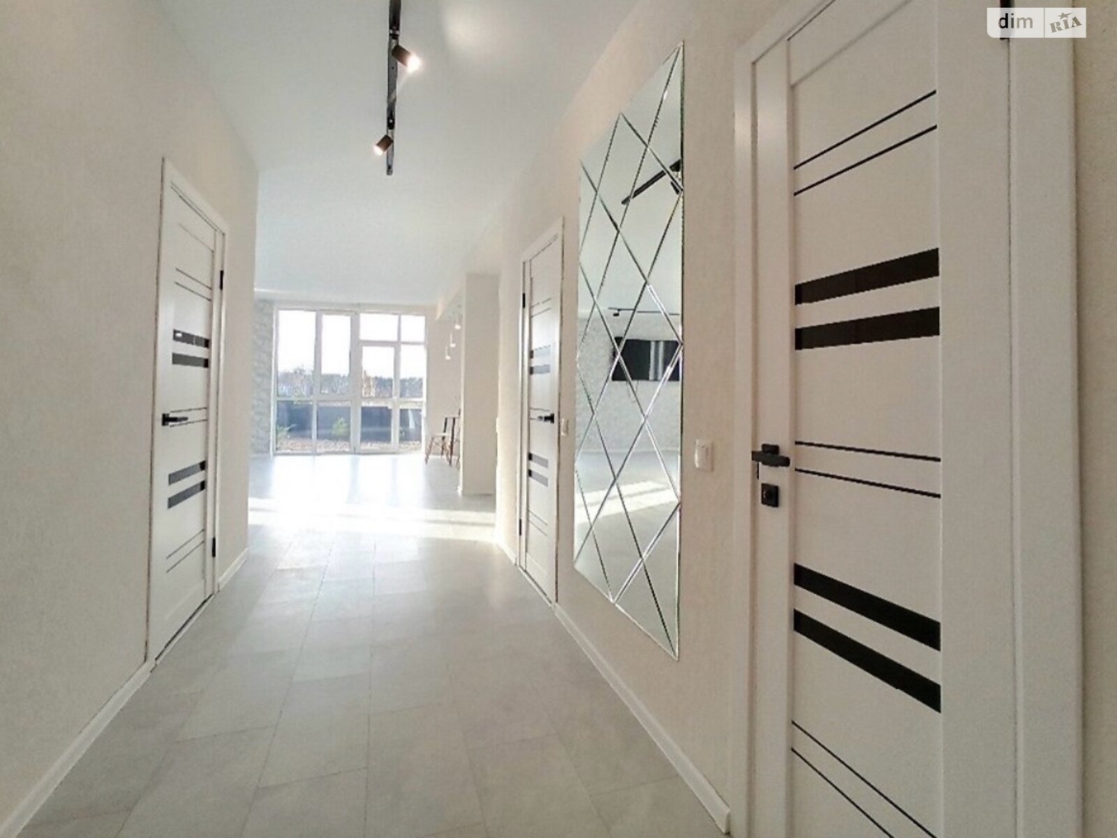 двухэтажный дом с гаражом, 200 кв. м, газобетон. Сдается помесячно в Лысогоре фото 1 двухэтажный дом с гаражом, 200 кв. м, газобетон. Сдается помесячно в Лысогоре фото 1