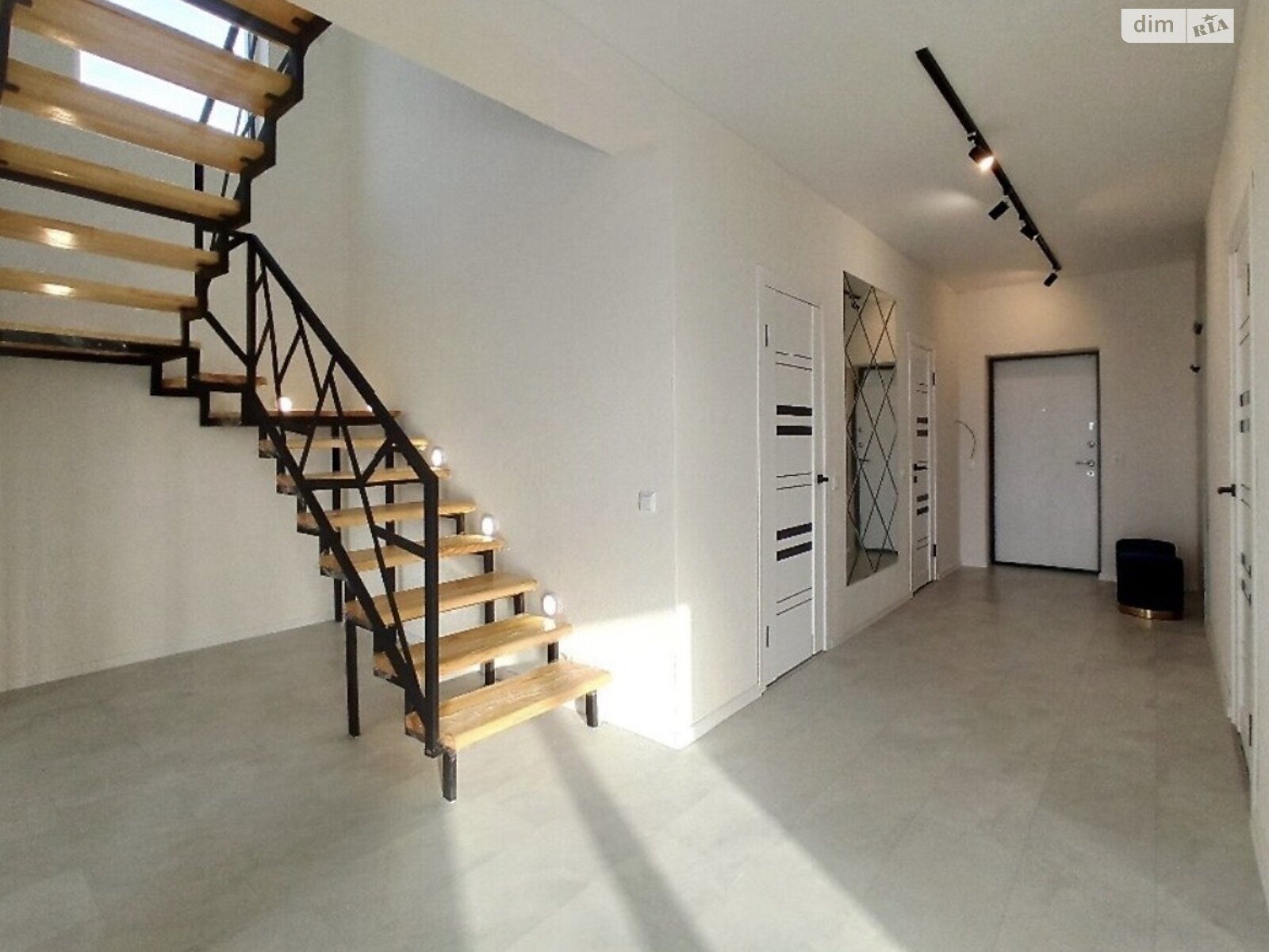 двухэтажный дом с гаражом, 200 кв. м, газобетон. Сдается помесячно в Лысогоре фото 1 двухэтажный дом с гаражом, 200 кв. м, газобетон. Сдается помесячно в Лысогоре фото 1