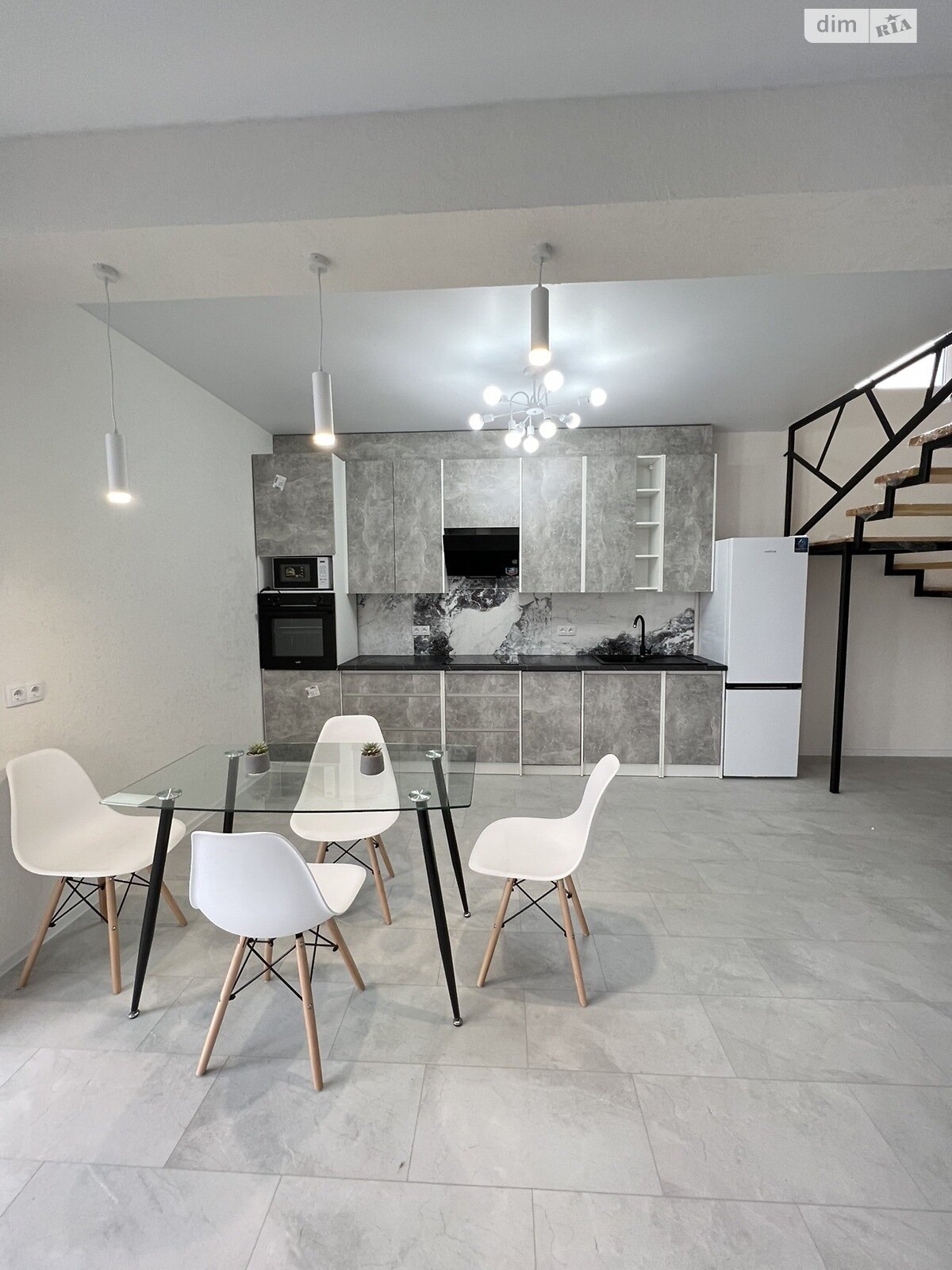 двухэтажный дом с гаражом, 200 кв. м, газобетон. Сдается помесячно в Лысогоре фото 1 двухэтажный дом с гаражом, 200 кв. м, газобетон. Сдается помесячно в Лысогоре фото 1