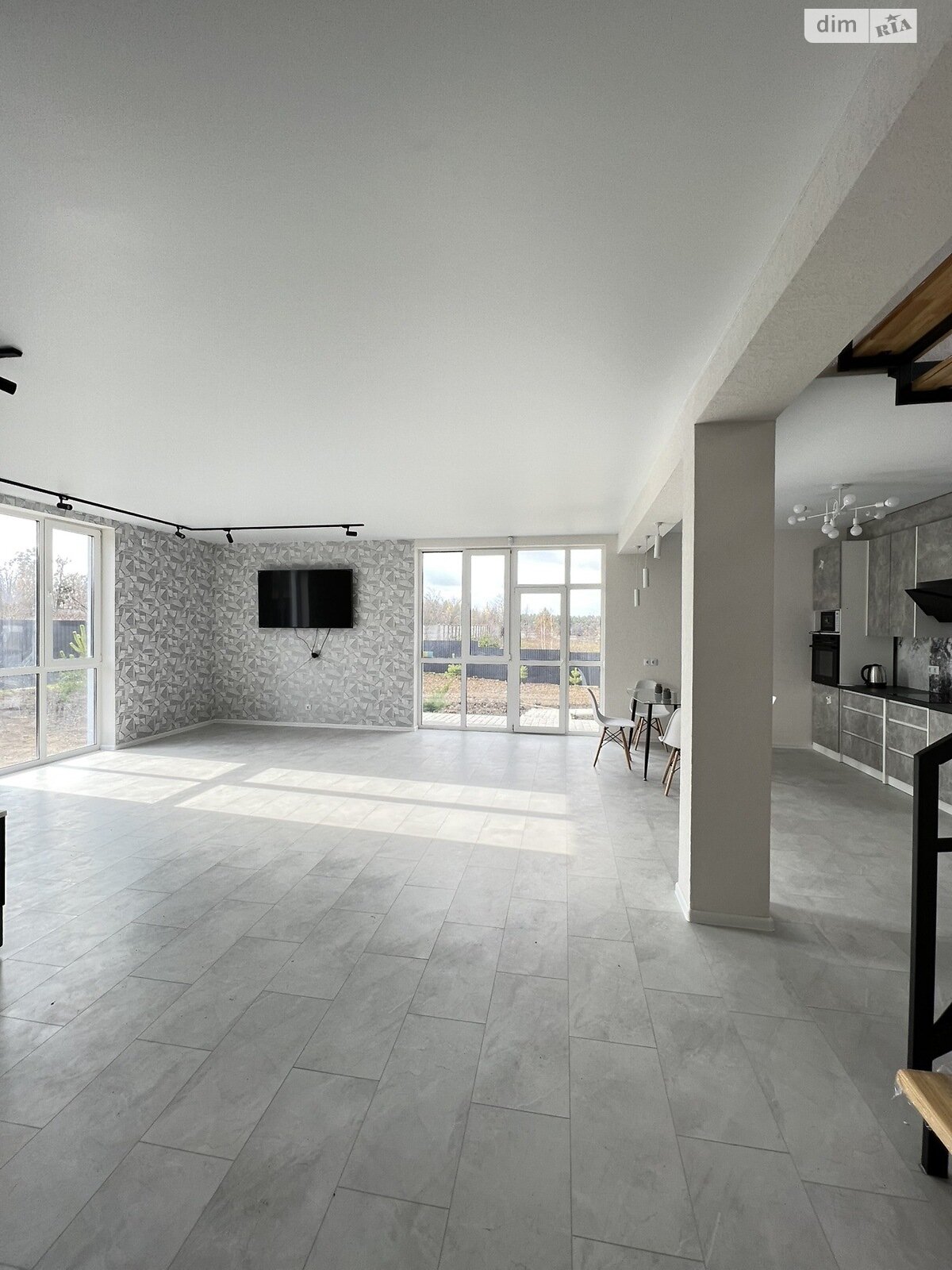 двухэтажный дом с гаражом, 200 кв. м, газобетон. Сдается помесячно в Лысогоре фото 1 двухэтажный дом с гаражом, 200 кв. м, газобетон. Сдается помесячно в Лысогоре фото 1