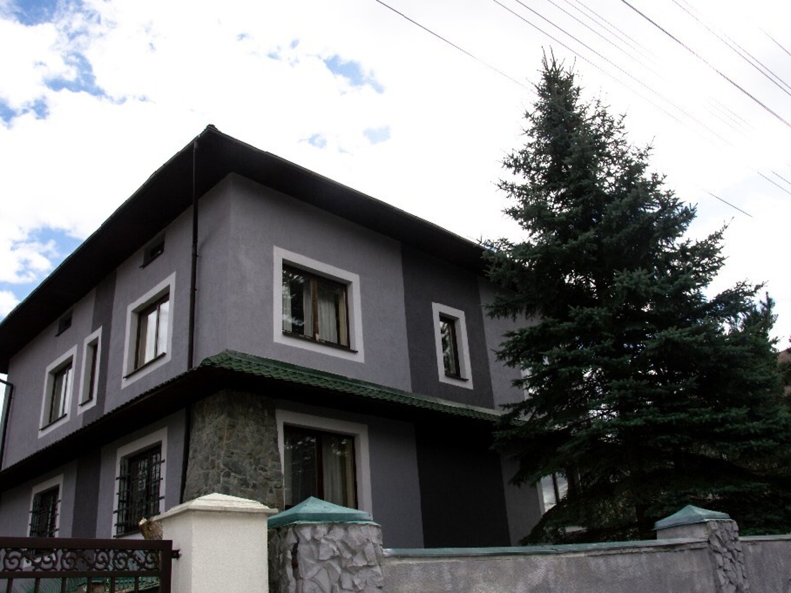 трехэтажный дом с балконом, 374 кв. м, кирпич. Сдается помесячно в Малечковичах фото 1
