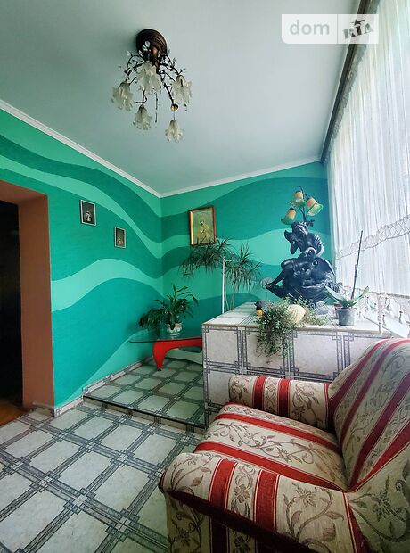 двухэтажный дом с гаражом, 150 кв. м,. Сдается помесячно в Мукачеве, в районе Центр фото 1 двухэтажный дом с гаражом, 150 кв. м,. Сдается помесячно в Мукачеве, в районе Центр фото 1