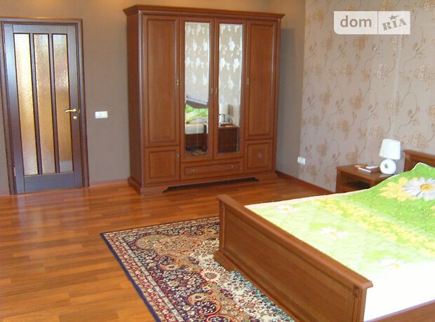 трехэтажный дом с камином, 285 кв. м, кирпич. Сдается помесячно в Николаеве, в районе Центр фото 1 трехэтажный дом с камином, 285 кв. м, кирпич. Сдается помесячно в Николаеве, в районе Центр фото 1